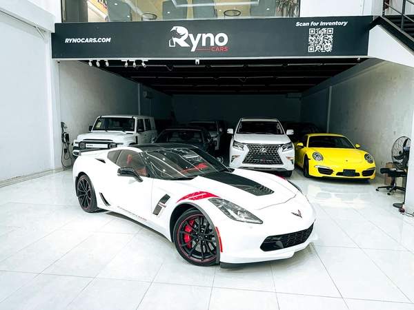 AED 5,500 // 20%DP // 2017 Chevrolet Corvette C7 Grand Sport (Carbon 65 kit installed) 6.2L V8