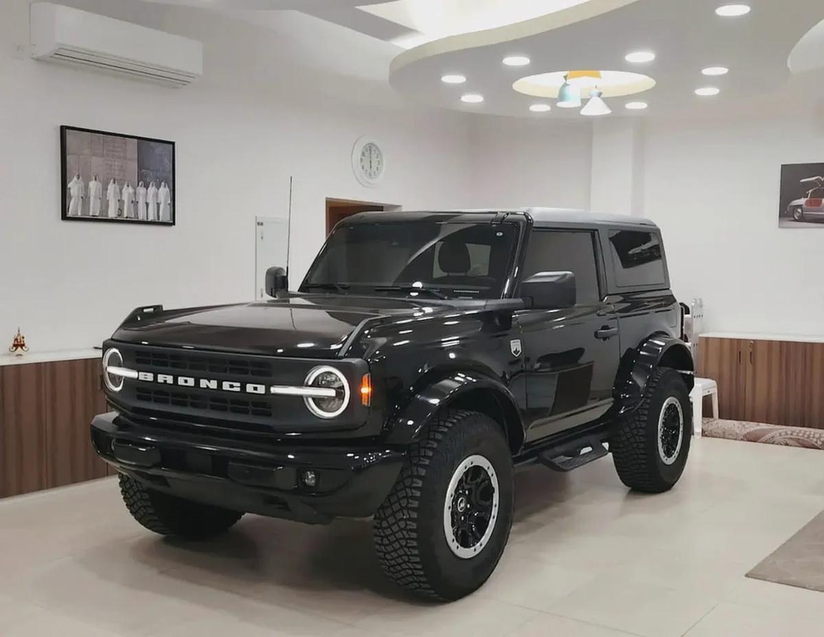 2023 Ford Bronco Base - American Specs - Like New!-0-0
