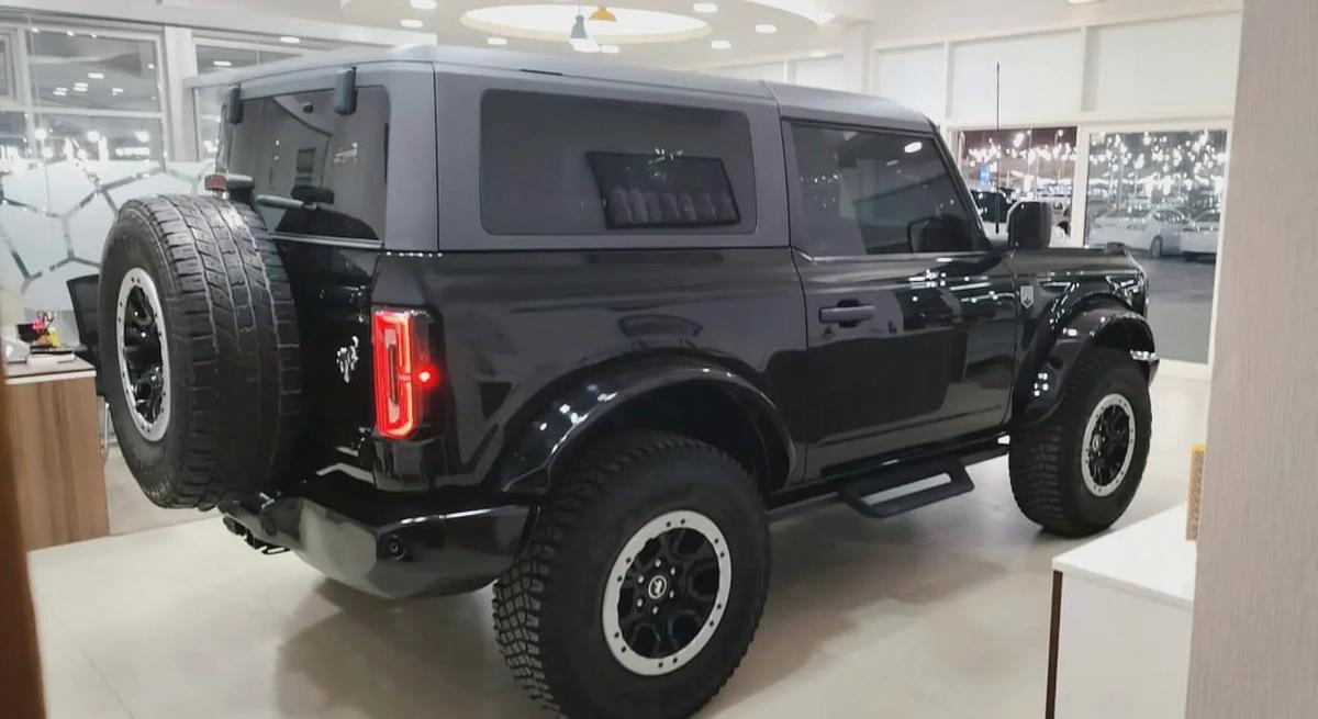 2023 Ford Bronco Base - American Specs - Like New!-3-3