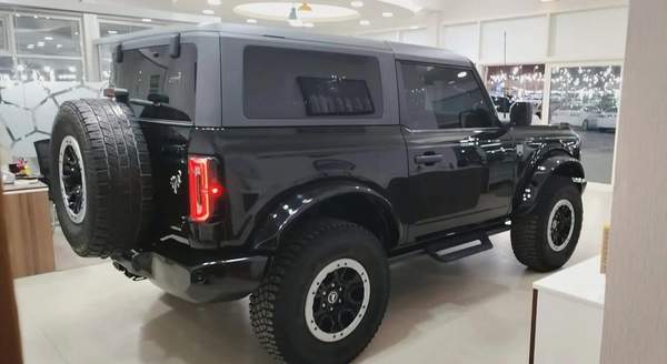 2023 Ford Bronco Base - American Specs - Like New!