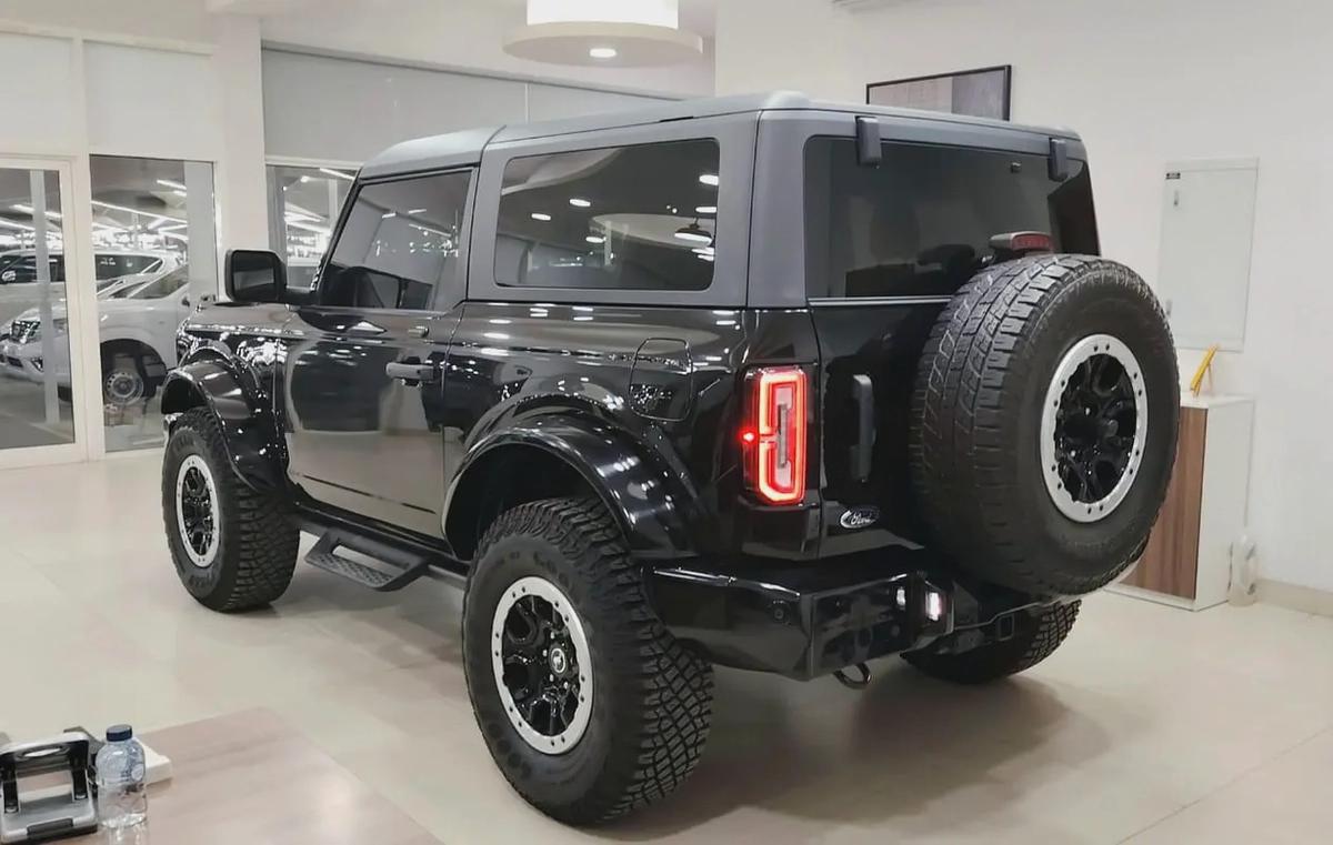 2023 Ford Bronco Base - American Specs - Like New!-4-4