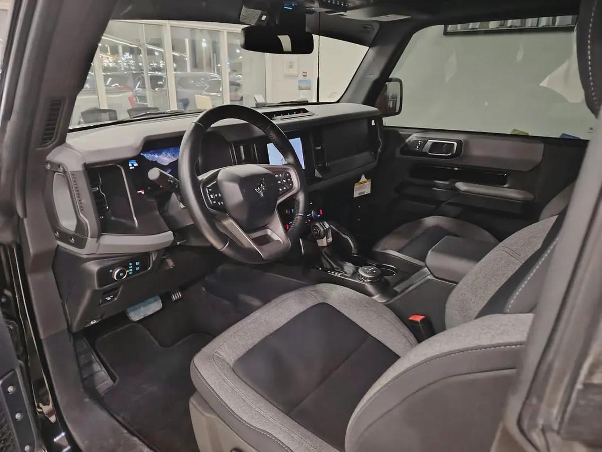 2023 Ford Bronco Base - American Specs - Like New!-5-5