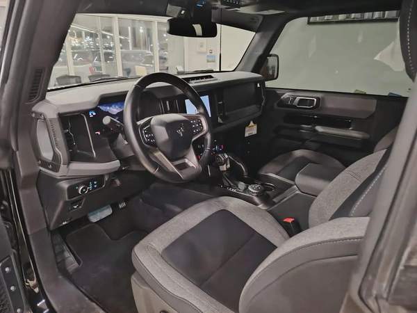 2023 Ford Bronco Base - American Specs - Like New!