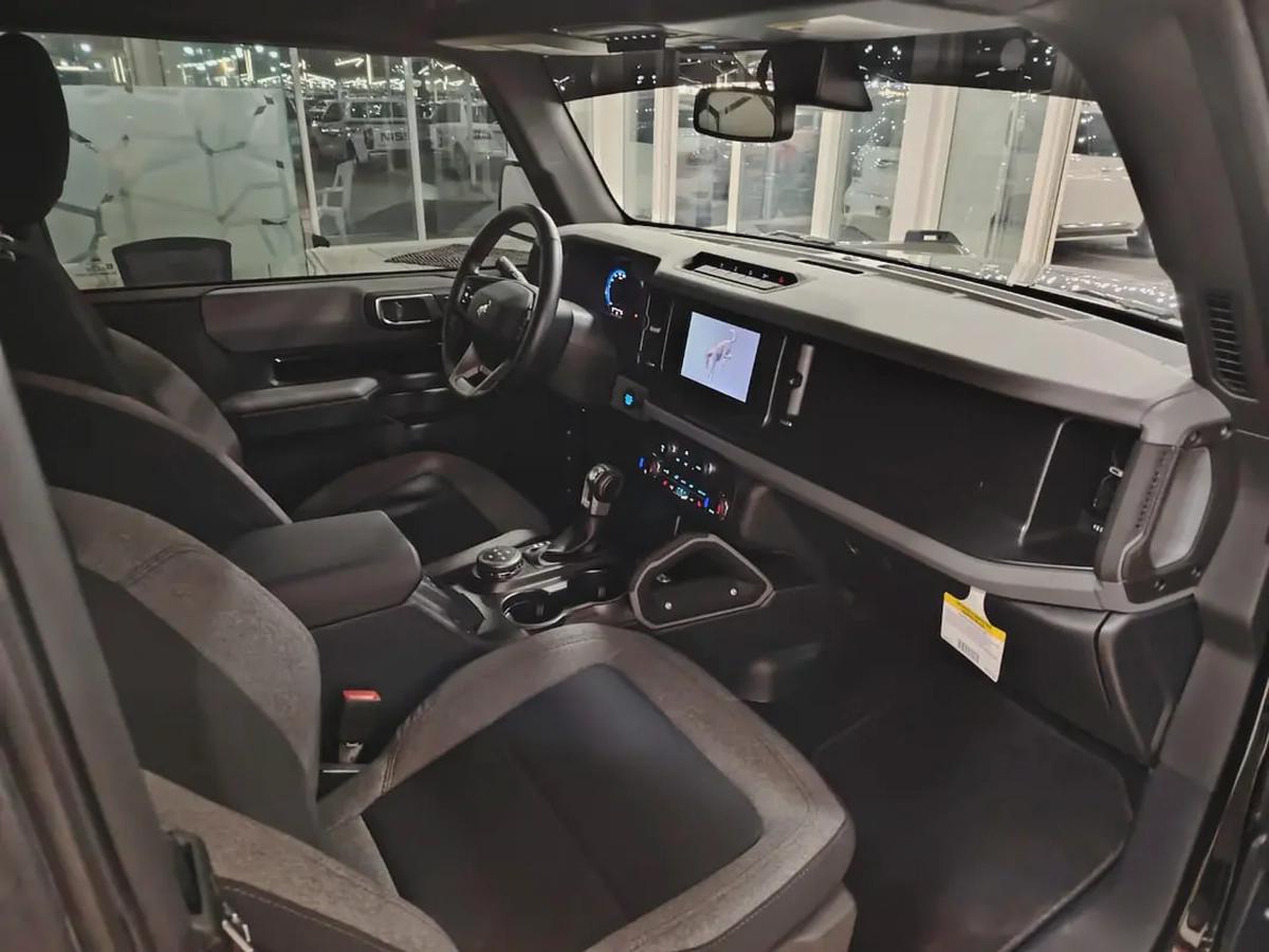 2023 Ford Bronco Base - American Specs - Like New!-7-7