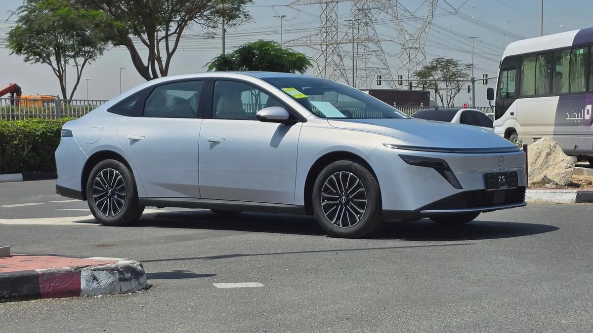 Nissan N6 180 Max (Silver White)-0-0