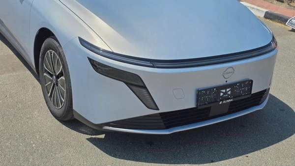 Nissan N6 180 Max (Silver White)