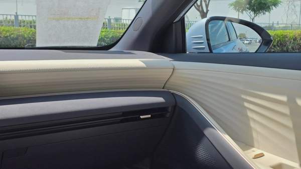 Nissan N6 180 Max (Silver White)