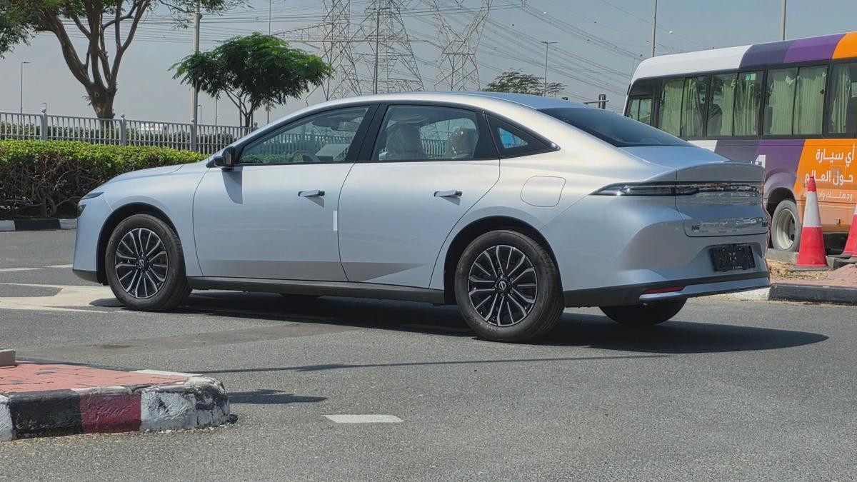 Nissan N6 180 Max (Silver White)-12-12