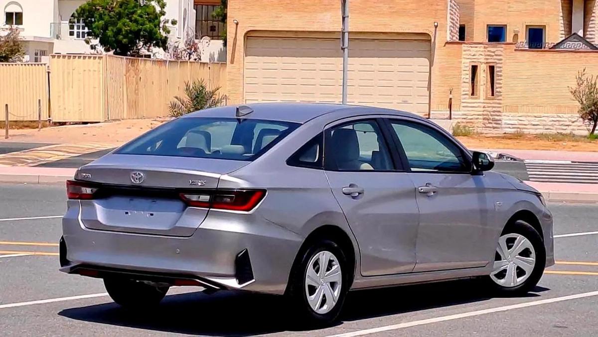 TOYOTA YARIS 2023 1.5L GCC (670/-MONTHLY)-8-8