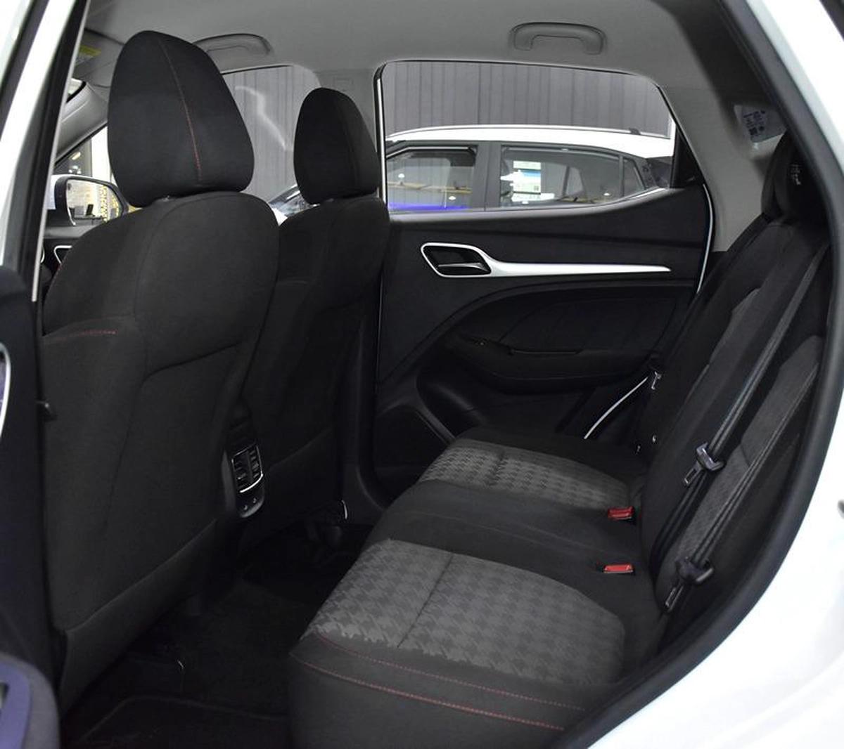 MG ZS ( 2023 Model ) in White Color GCC Specs-10-10