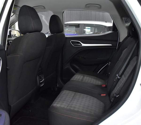 MG ZS ( 2023 Model ) in White Color GCC Specs