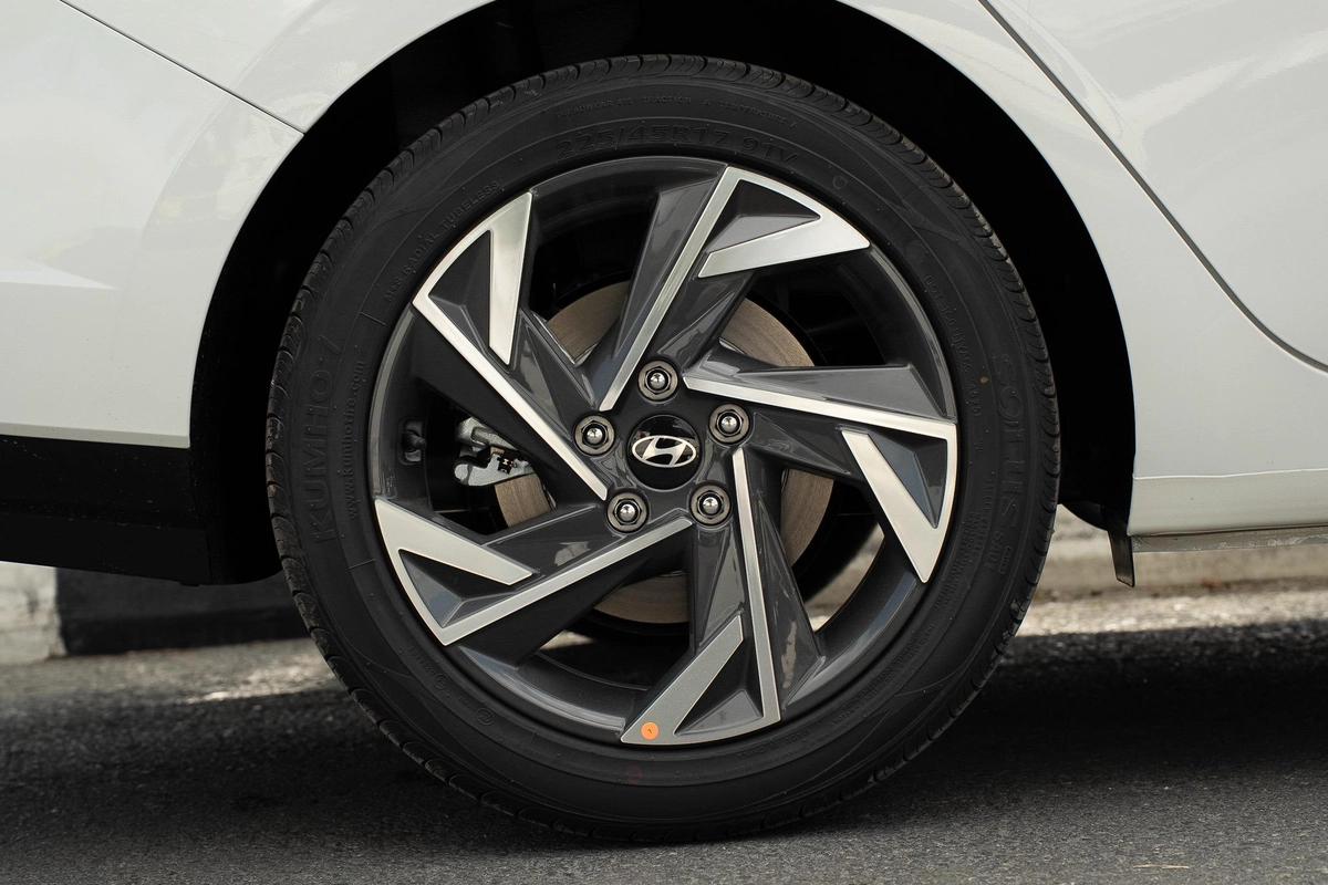 HYUNDAI ELANTRA 1.5 CHINESE SPECS 2025 MODEL FULL OPTION-13-13