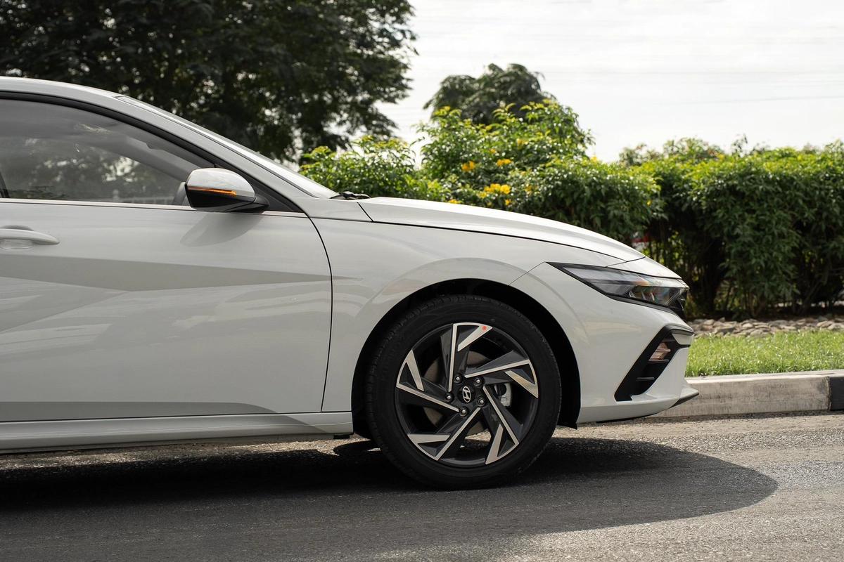 HYUNDAI ELANTRA 1.5 CHINESE SPECS 2025 MODEL FULL OPTION-24-24