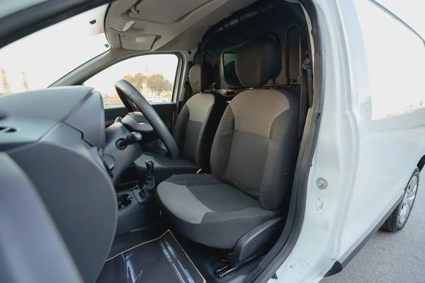Renault Dokker Delivery Van | GCC Specs | Ref#R32766