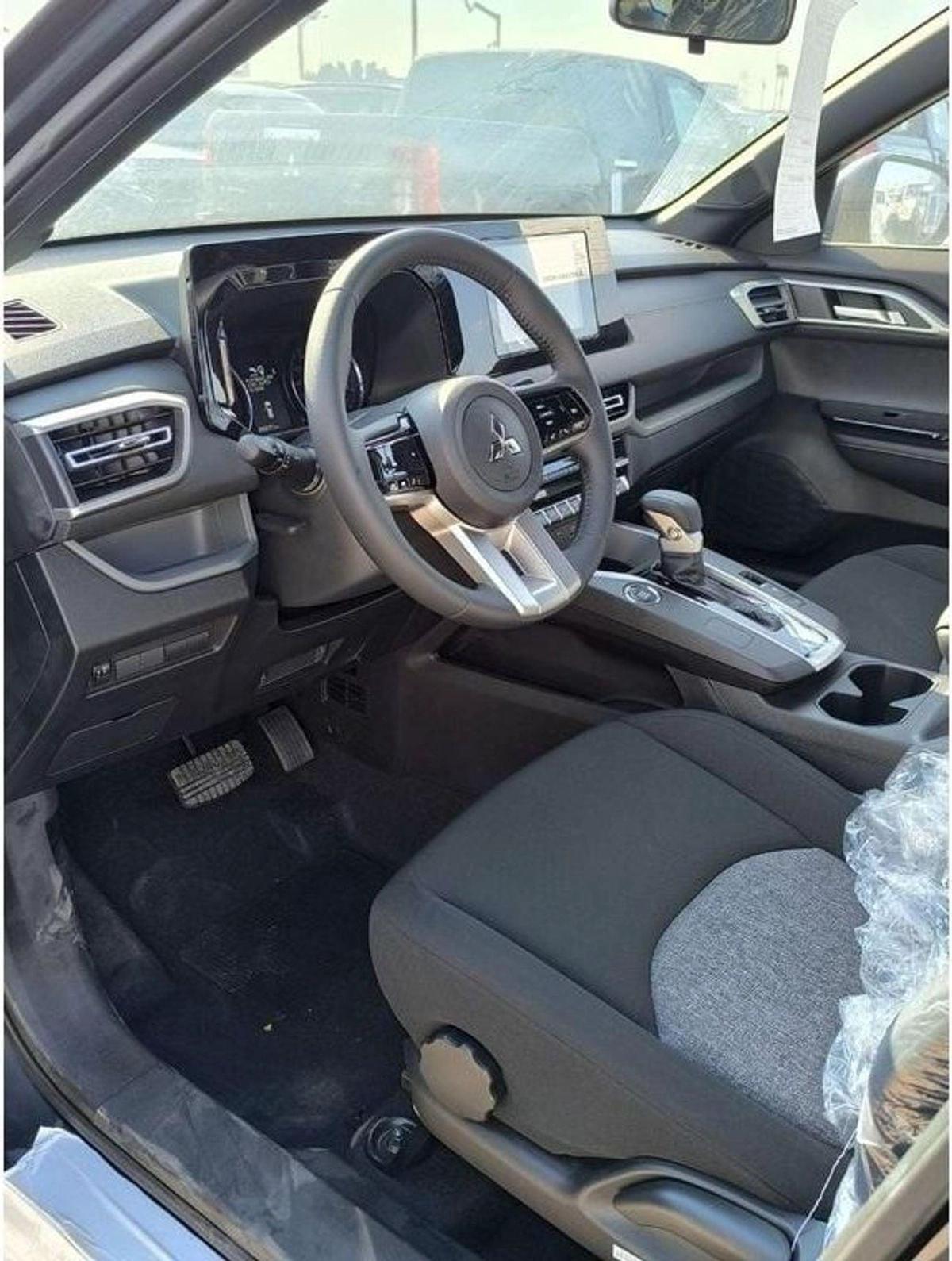Mitsubishi Xforce Mitsubishi XFORCE H-LINE 1.5L SUV FWD 5Doors-10-10