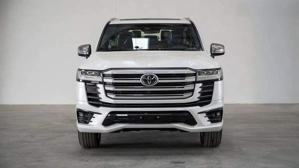 Toyota Land Cruiser LAND cruiser VXR 3.5 petrol 2026