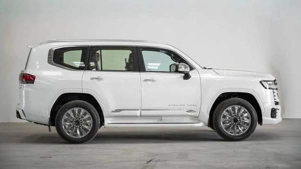 Toyota Land Cruiser LAND cruiser VXR 3.5 petrol 2026