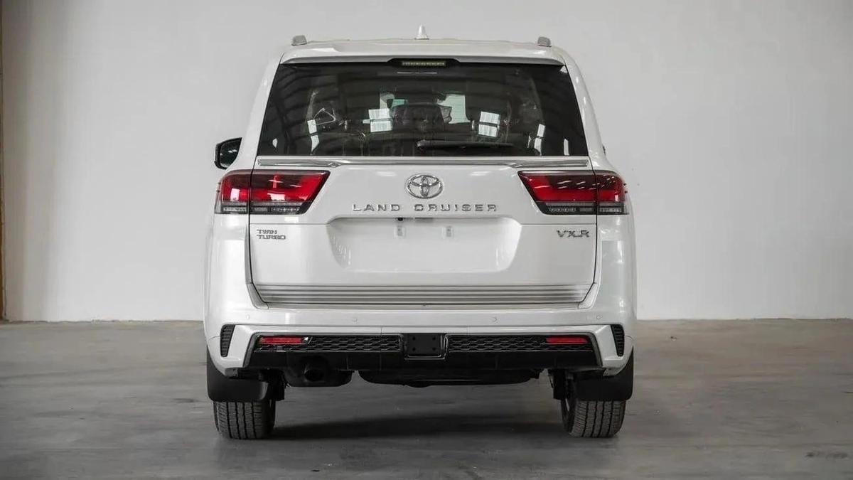 Toyota Land Cruiser LAND cruiser VXR 3.5 petrol 2026-6-6