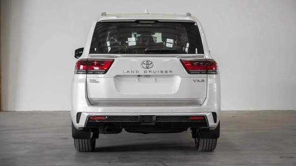 Toyota Land Cruiser LAND cruiser VXR 3.5 petrol 2026