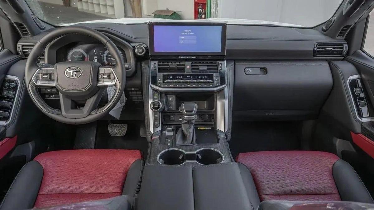 Toyota Land Cruiser LAND cruiser VXR 3.5 petrol 2026-10-10