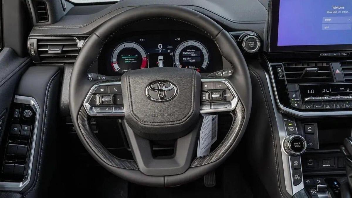 Toyota Land Cruiser LAND cruiser VXR 3.5 petrol 2026-11-11