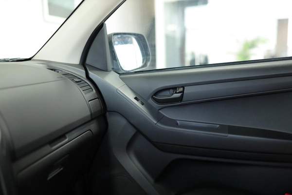 ISUZU D-MAX 1.9L 4X2 MODEL 2025 GCC SPECS