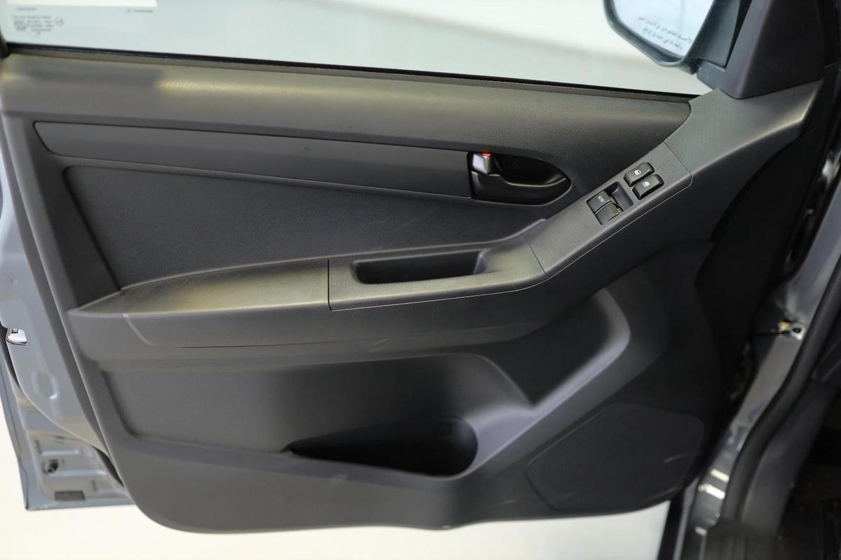 ISUZU D-MAX 1.9L 4X2 MODEL 2025 GCC SPECS-13-13