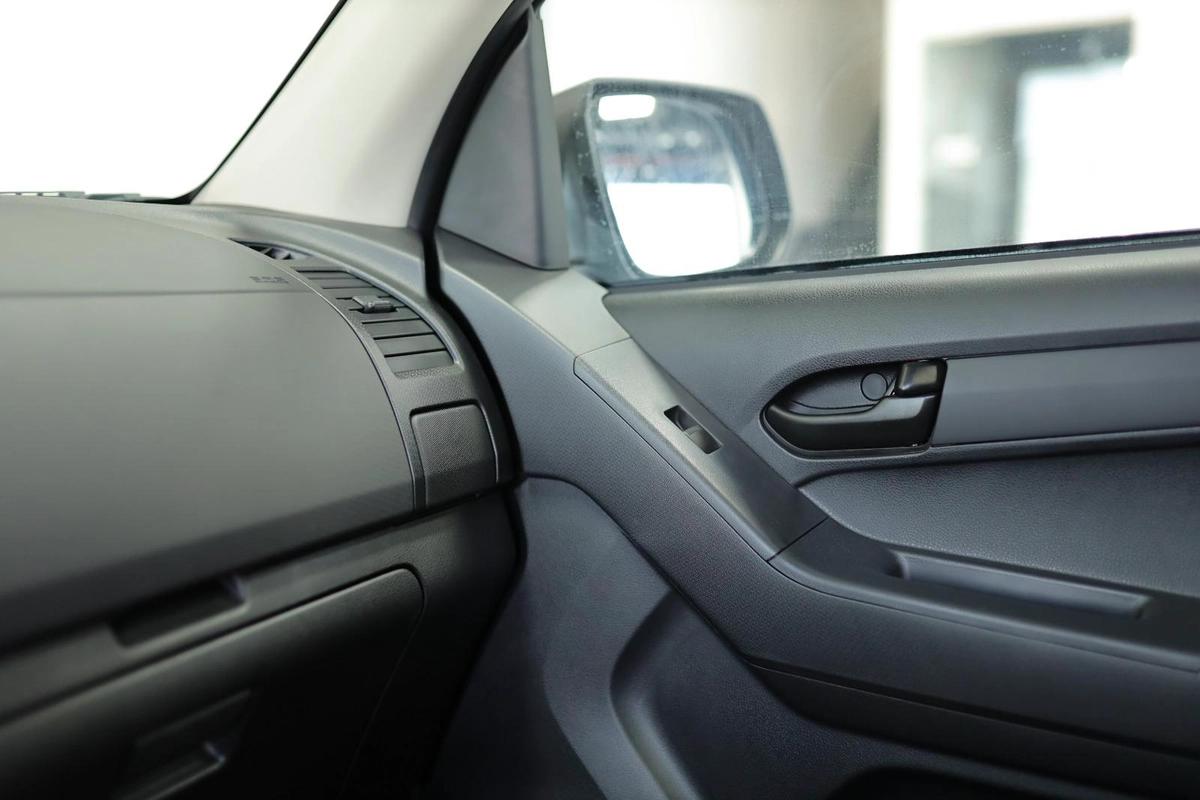 ISUZU D-MAX 1.9L 4X2 MODEL 2025 GCC SPECS-21-21