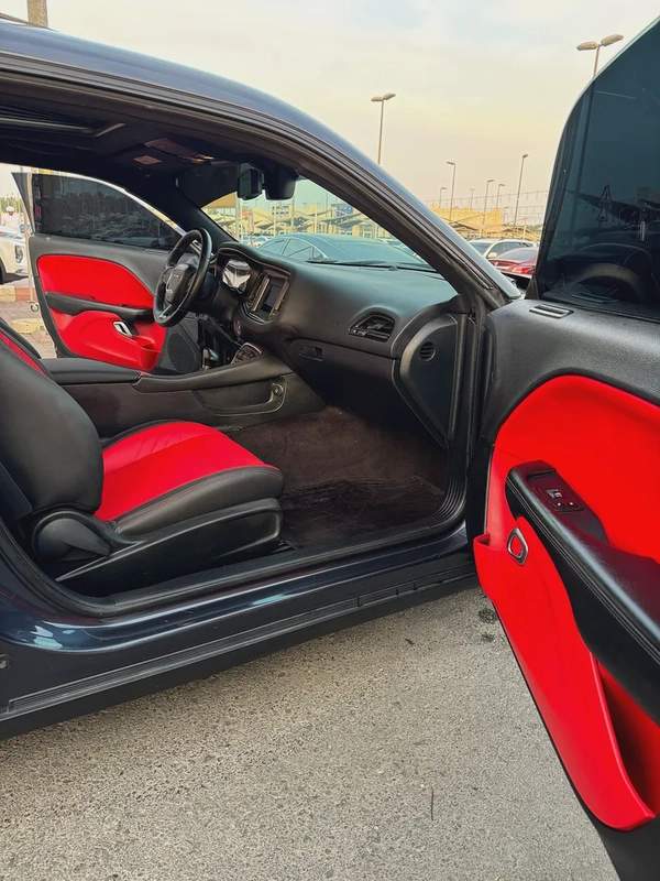 دودچ تشالينچر RT V8 5.7L HEMI موديل 2018 وارد فل اوبشن بحاله ممتازه