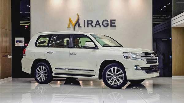 TOYOTA - LAND CRUISER - GXR 5.7L - V 8 CYLINDERS - GCC SPECS - 2019 MODEL - WHITE COLORE