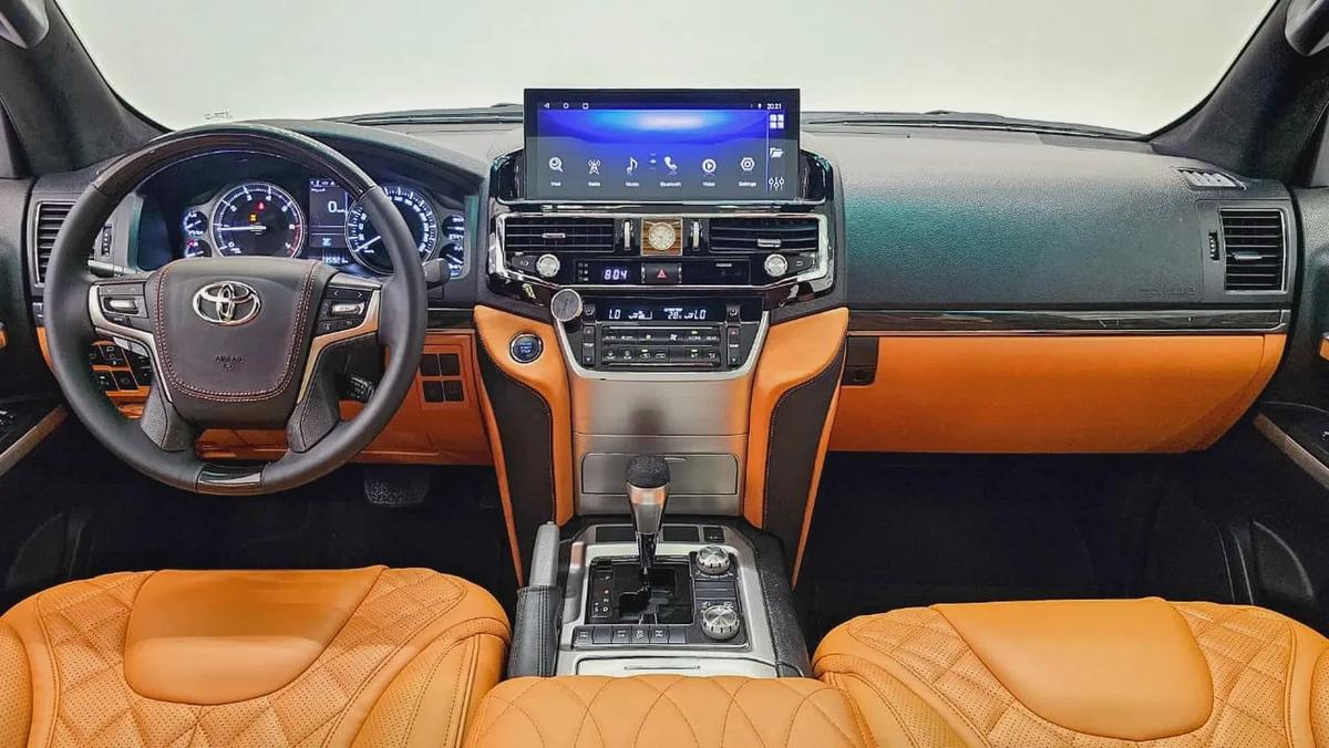TOYOTA - LAND CRUISER - GXR 5.7L - V 8 CYLINDERS - GCC SPECS - 2019 MODEL - WHITE COLORE-1-1