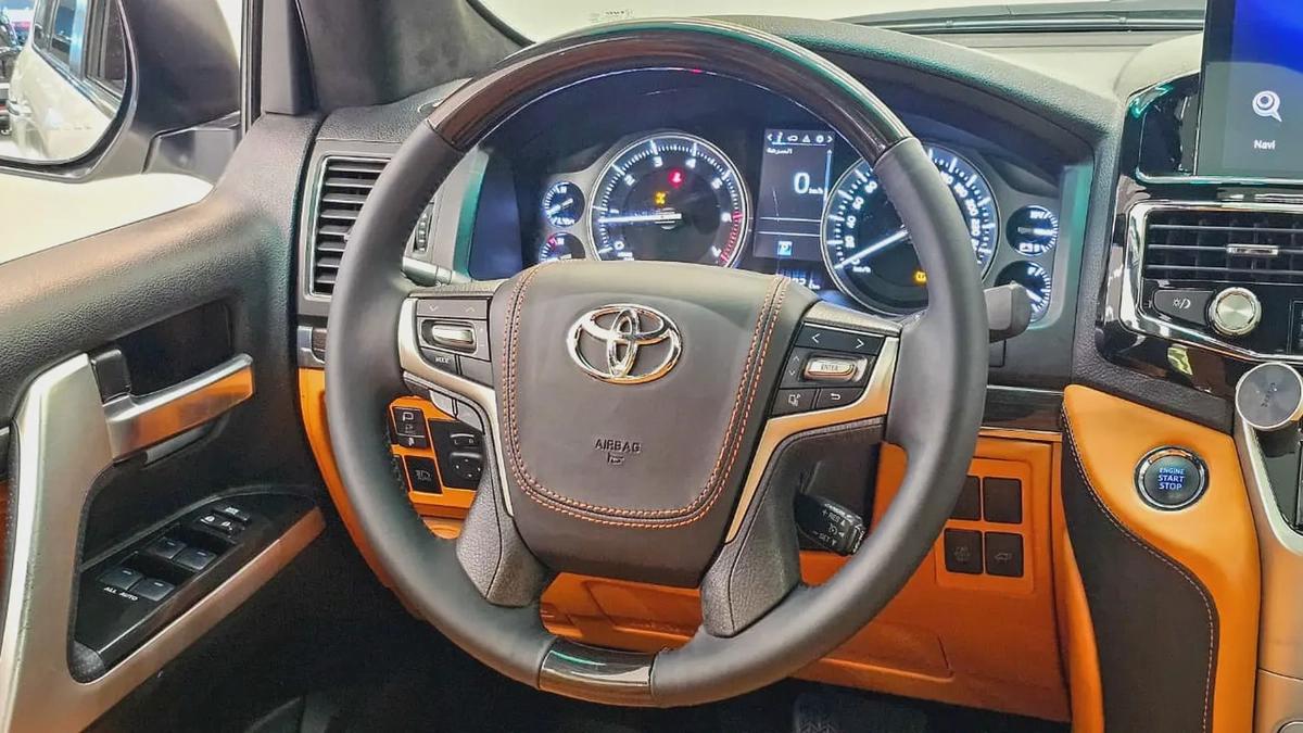 TOYOTA - LAND CRUISER - GXR 5.7L - V 8 CYLINDERS - GCC SPECS - 2019 MODEL - WHITE COLORE-2-2
