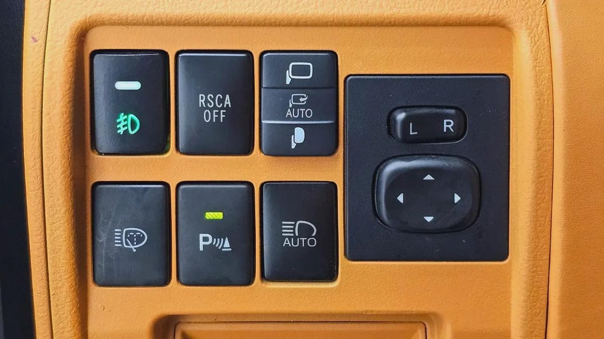 TOYOTA - LAND CRUISER - GXR 5.7L - V 8 CYLINDERS - GCC SPECS - 2019 MODEL - WHITE COLORE-4-4