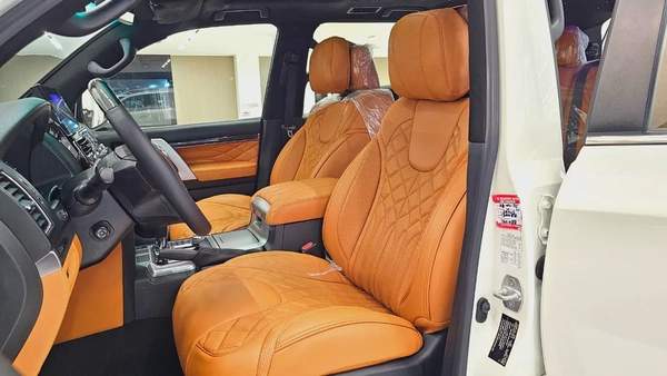 TOYOTA - LAND CRUISER - GXR 5.7L - V 8 CYLINDERS - GCC SPECS - 2019 MODEL - WHITE COLORE