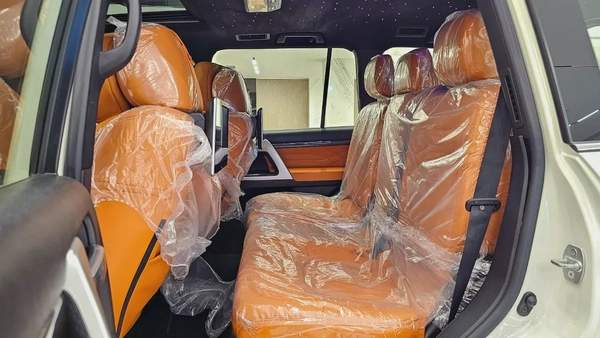 TOYOTA - LAND CRUISER - GXR 5.7L - V 8 CYLINDERS - GCC SPECS - 2019 MODEL - WHITE COLORE