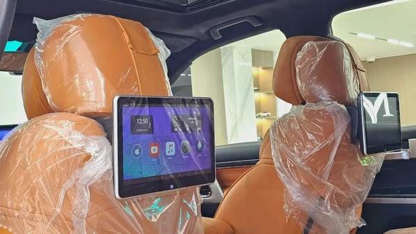 TOYOTA - LAND CRUISER - GXR 5.7L - V 8 CYLINDERS - GCC SPECS - 2019 MODEL - WHITE COLORE