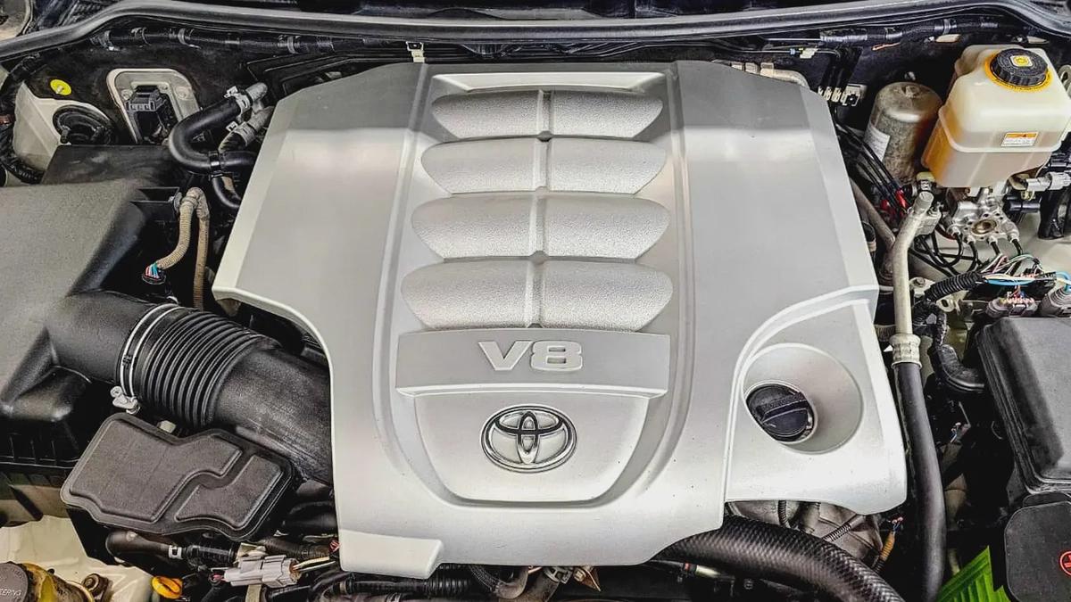 TOYOTA - LAND CRUISER - GXR 5.7L - V 8 CYLINDERS - GCC SPECS - 2019 MODEL - WHITE COLORE-11-11