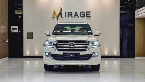 TOYOTA - LAND CRUISER - GXR 5.7L - V 8 CYLINDERS - GCC SPECS - 2019 MODEL - WHITE COLORE