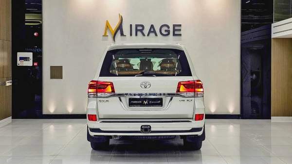 TOYOTA - LAND CRUISER - GXR 5.7L - V 8 CYLINDERS - GCC SPECS - 2019 MODEL - WHITE COLORE