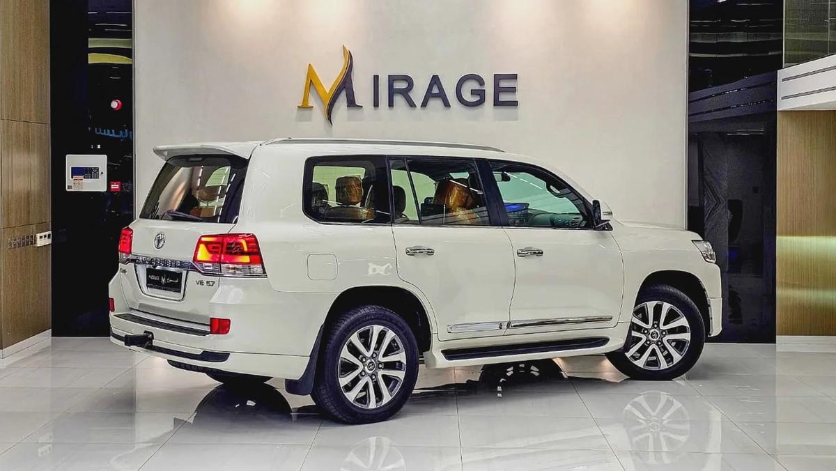 TOYOTA - LAND CRUISER - GXR 5.7L - V 8 CYLINDERS - GCC SPECS - 2019 MODEL - WHITE COLORE-15-15