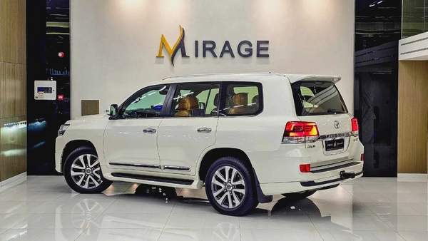 TOYOTA - LAND CRUISER - GXR 5.7L - V 8 CYLINDERS - GCC SPECS - 2019 MODEL - WHITE COLORE