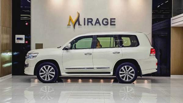 TOYOTA - LAND CRUISER - GXR 5.7L - V 8 CYLINDERS - GCC SPECS - 2019 MODEL - WHITE COLORE