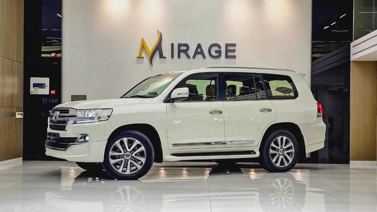TOYOTA - LAND CRUISER - GXR 5.7L - V 8 CYLINDERS - GCC SPECS - 2019 MODEL - WHITE COLORE-19-19