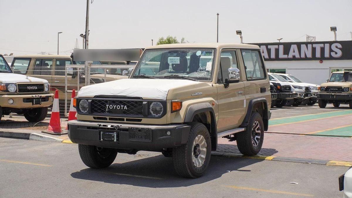 Toyota Land Cruiser 70 LX 4.0L V6 A/T-2-2