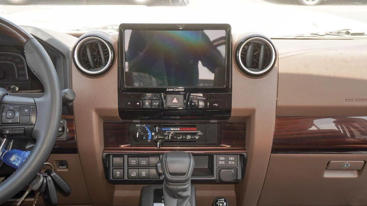 Toyota Land Cruiser 70 LX 4.0L V6 A/T-6-6