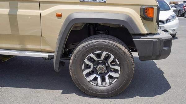 Toyota Land Cruiser 70 LX 4.0L V6 A/T