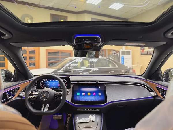 E 200 / AMG LINE / BRAND NEW / FULL OPTION