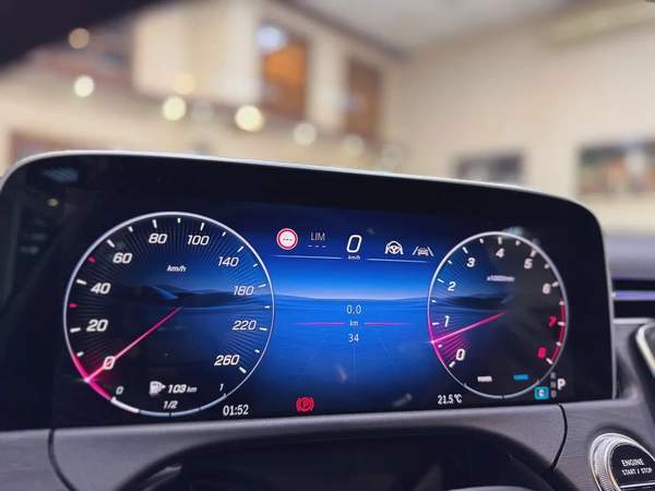 E 200 / AMG LINE / BRAND NEW / FULL OPTION