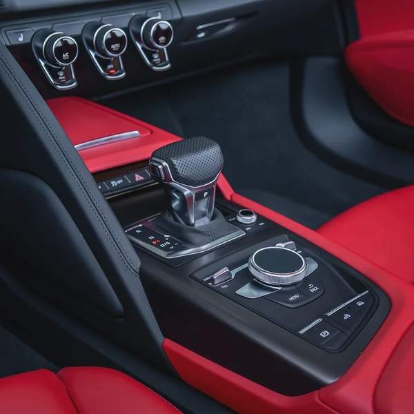 2023 AUDI R8 V10 PERFORMANCE SPYDER DONE ONLY 900KM ( FULL SERVICE HISTORY )