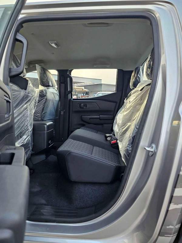 Mitsubishi L200 GLX / 2.4L Petrol M/T / Different Colors Available Quantity / Code#68023